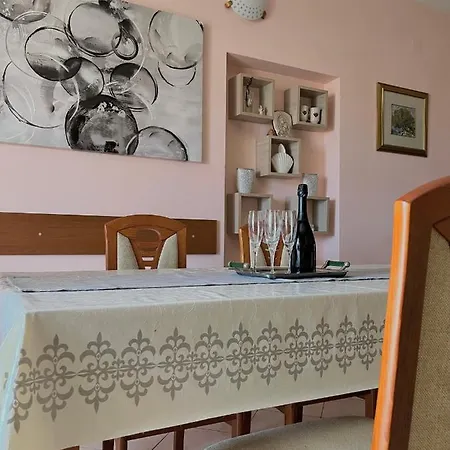 Lola דירה Ražanac