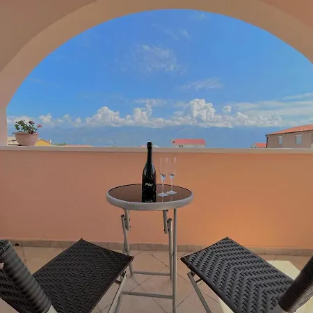 Lola Apartment Razanac