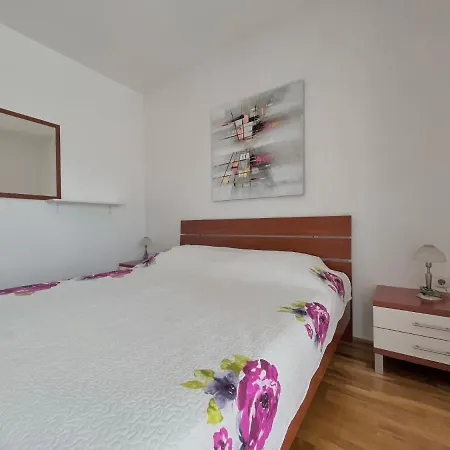 Apartment Lola