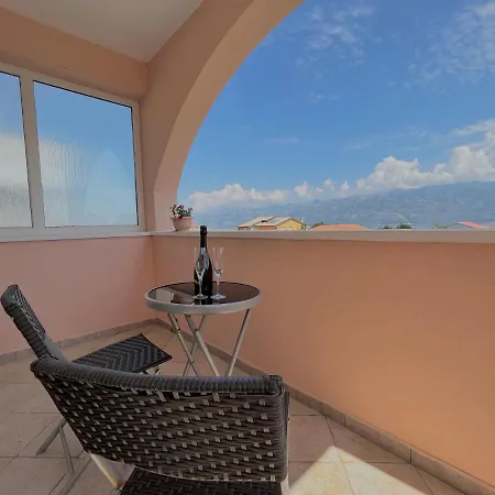 Lola Apartment