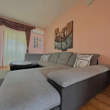 Lola Apartment Razanac