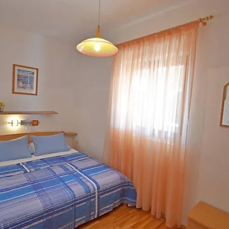 Apartment Lola Razanac